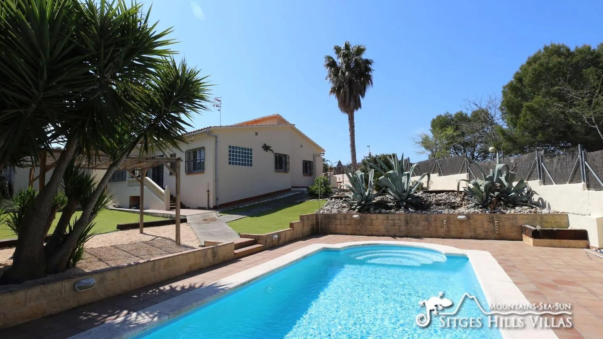 Bright Casa Els Cards Close To Sitges With Air Conditioning Puigmolto